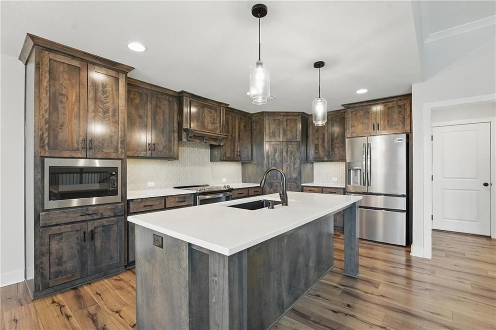 9325 N Poplar Avenue — photo 4
