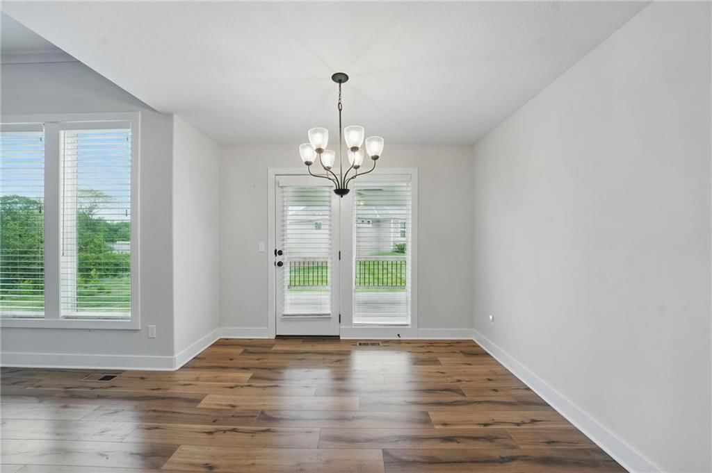 9325 N Poplar Avenue — photo 8