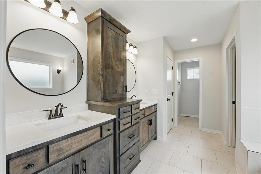 9325 N Poplar Avenue — photo 16
