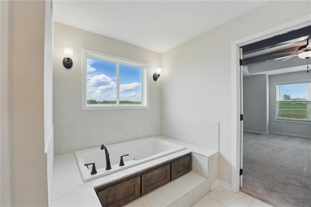 9325 N Poplar Avenue — photo 17