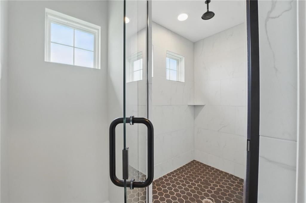 9325 N Poplar Avenue — photo 18