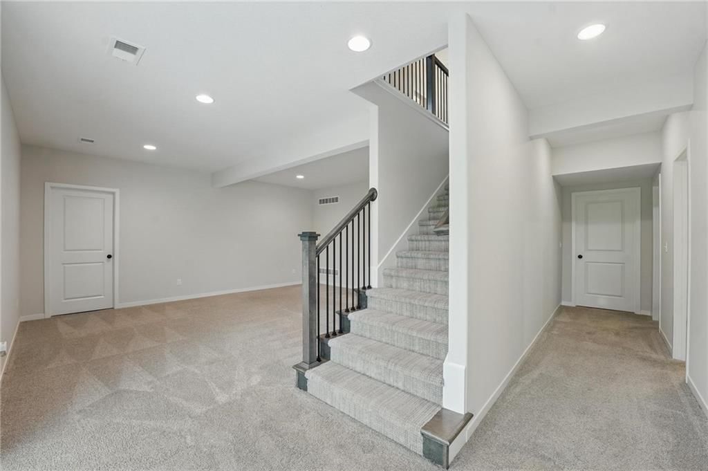 9325 N Poplar Avenue — photo 19