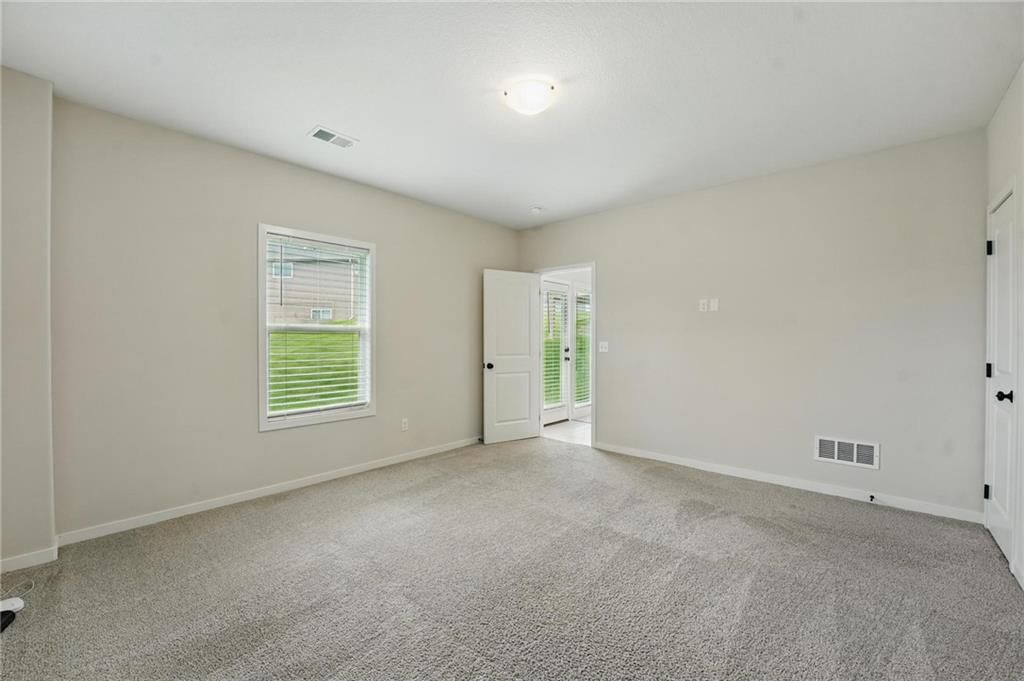9325 N Poplar Avenue — photo 22