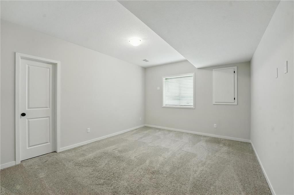 9325 N Poplar Avenue — photo 24