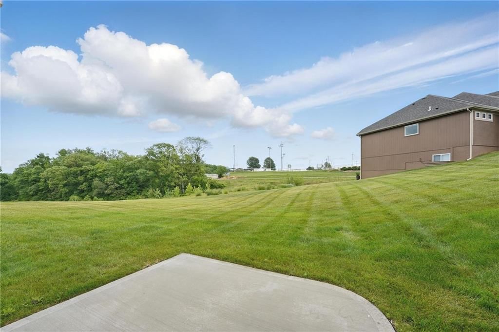 9325 N Poplar Avenue — photo 27