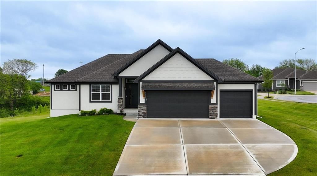 9325 N Poplar Avenue — photo 30