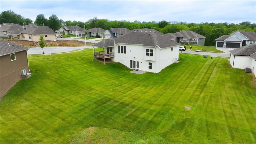 9325 N Poplar Avenue — photo 33