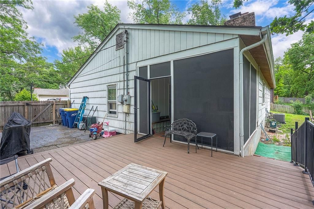 Photo 8 of 26 - 4838 Dearborn Street