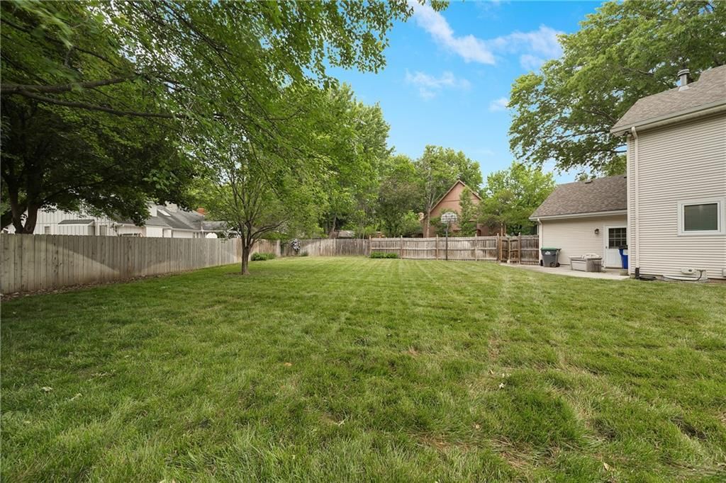 1104 NW Timber Ridge — photo 40