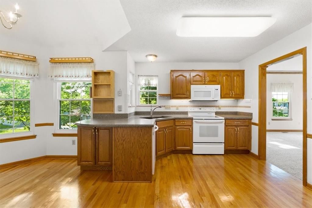 Photo 5 of 33 - 3000 Cedar Crest Drive