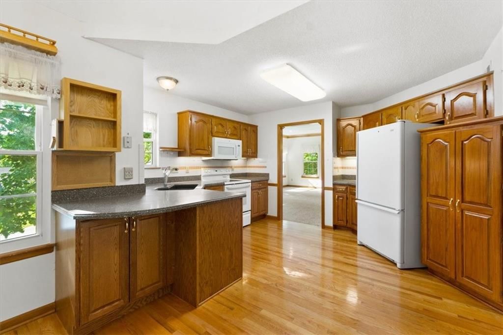Photo 7 of 33 - 3000 Cedar Crest Drive