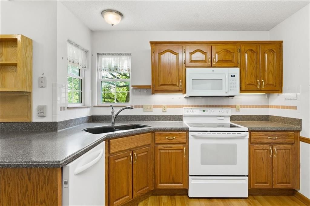 Photo 8 of 33 - 3000 Cedar Crest Drive