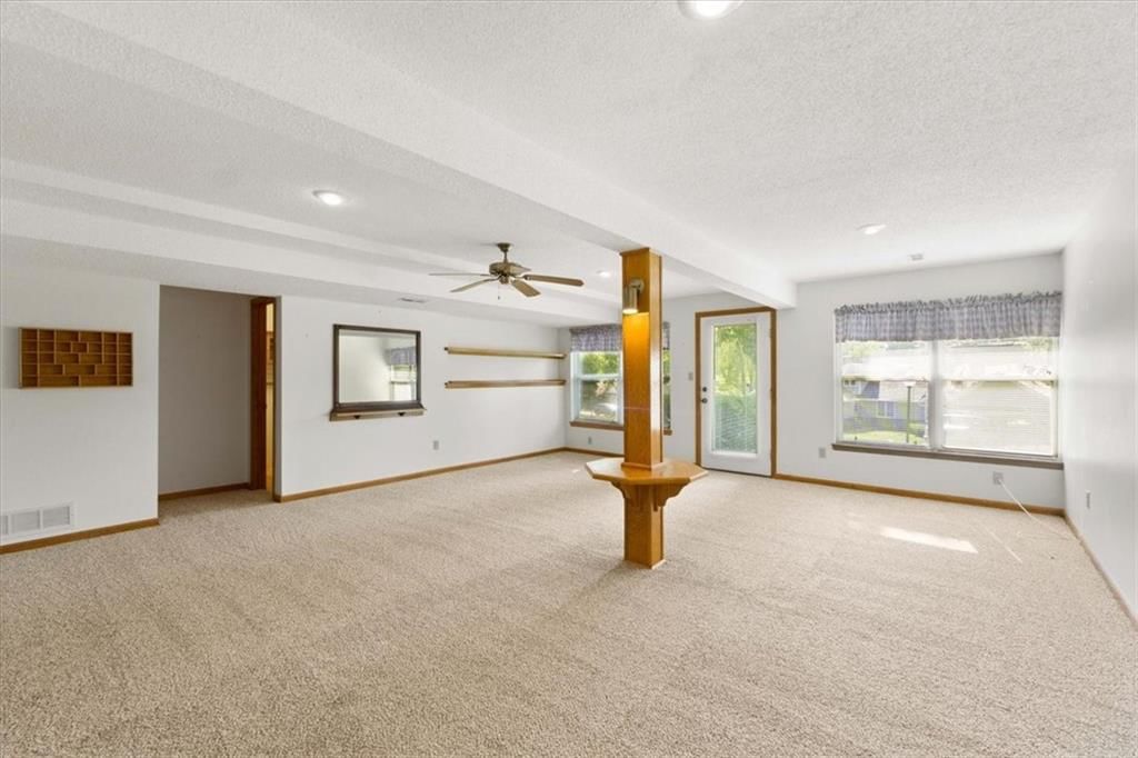 Photo 20 of 33 - 3000 Cedar Crest Drive