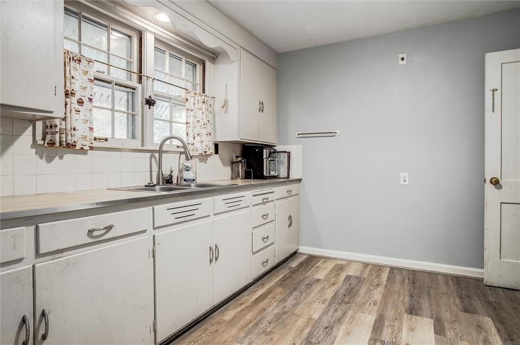 Photo 7 of 28 - 2738 S Crysler Avenue
