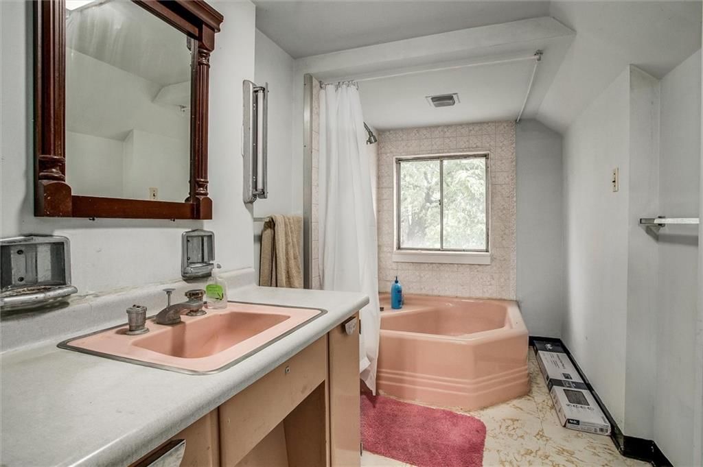 Photo 18 of 28 - 2738 S Crysler Avenue