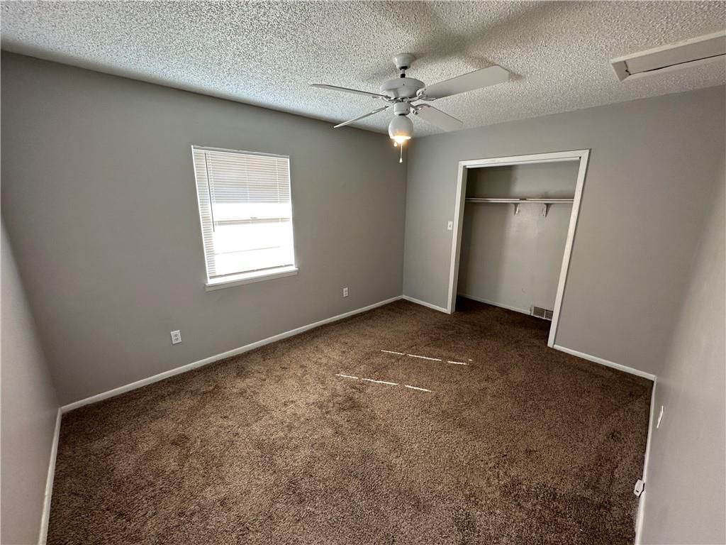 Photo 8 of 16 - 601 W SOUTH Avenue