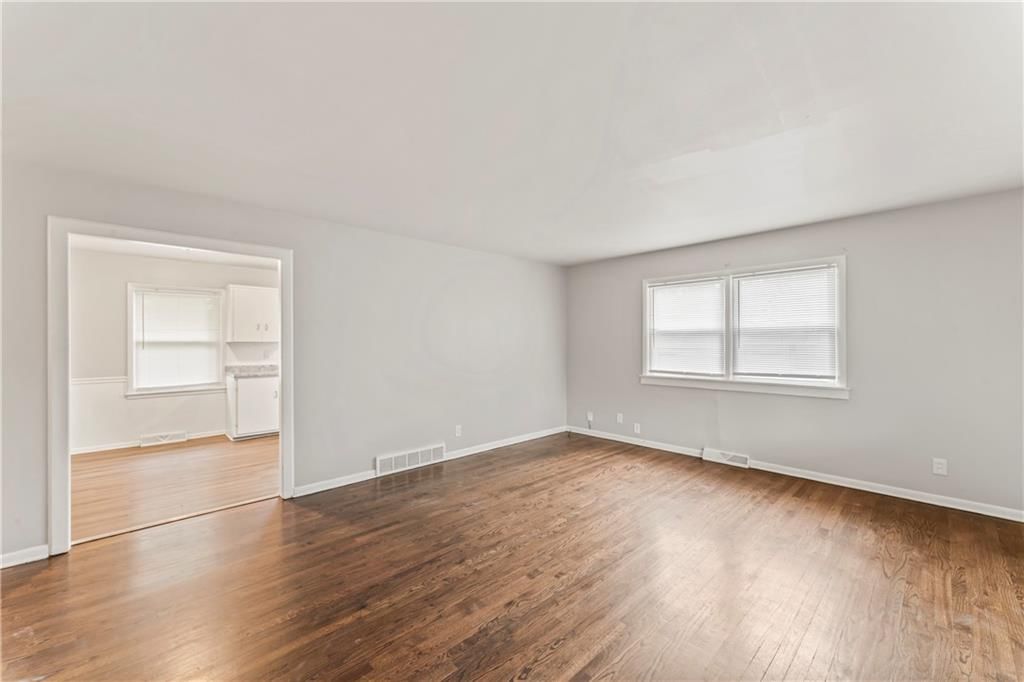 1202 E Hayward Avenue — photo 5