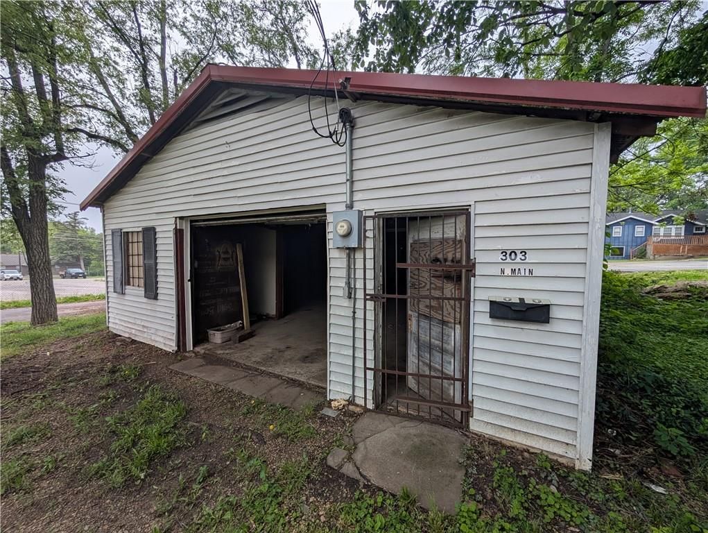 303 N Main Street, Harrisonville, MO