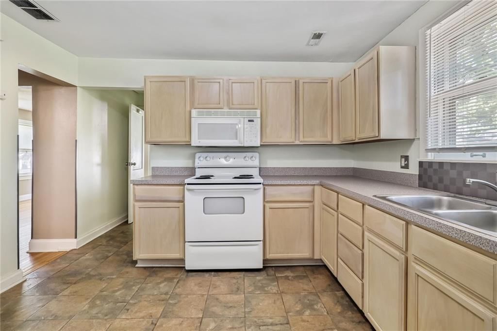 Photo 9 of 26 - 906 W 84th Street