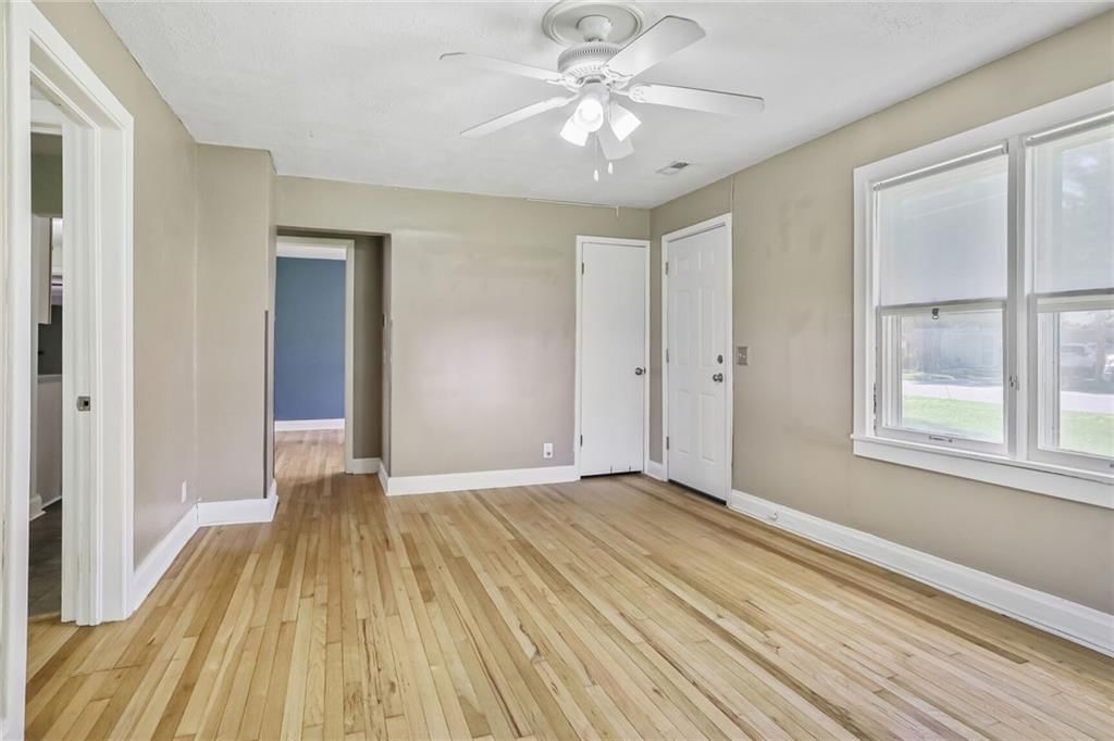 Photo 11 of 26 - 906 W 84th Street