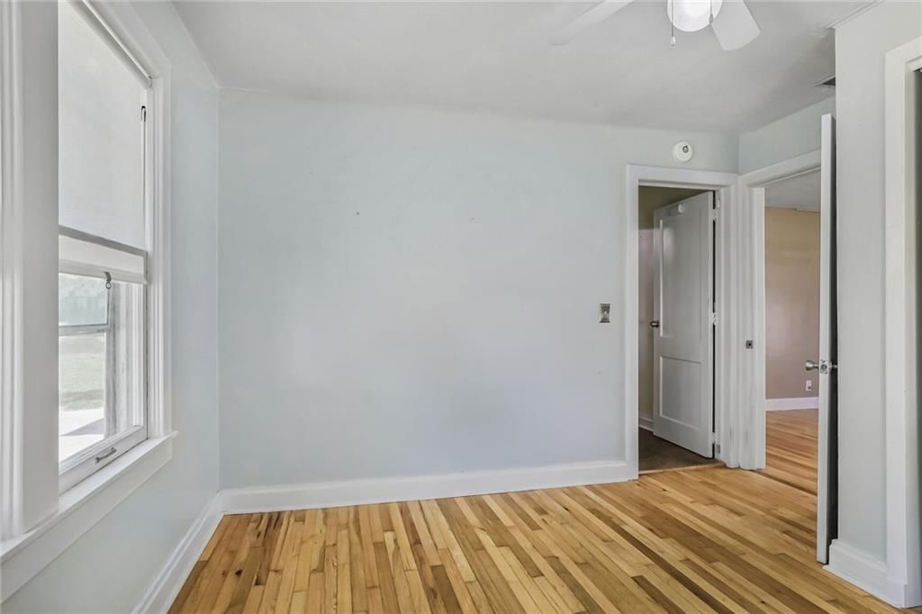 Photo 14 of 26 - 906 W 84th Street