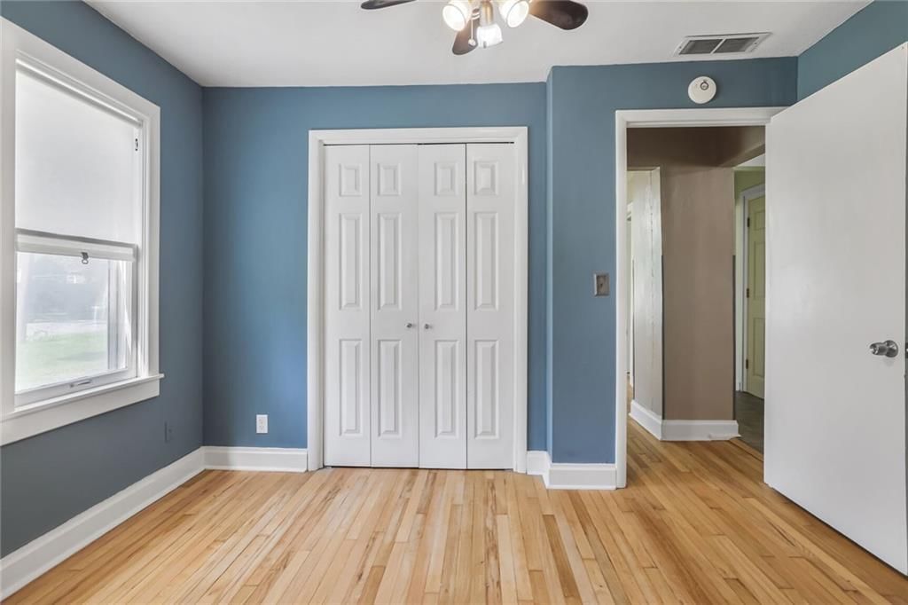 Photo 16 of 26 - 906 W 84th Street