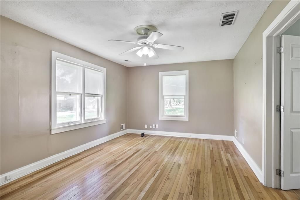 Photo 17 of 26 - 906 W 84th Street