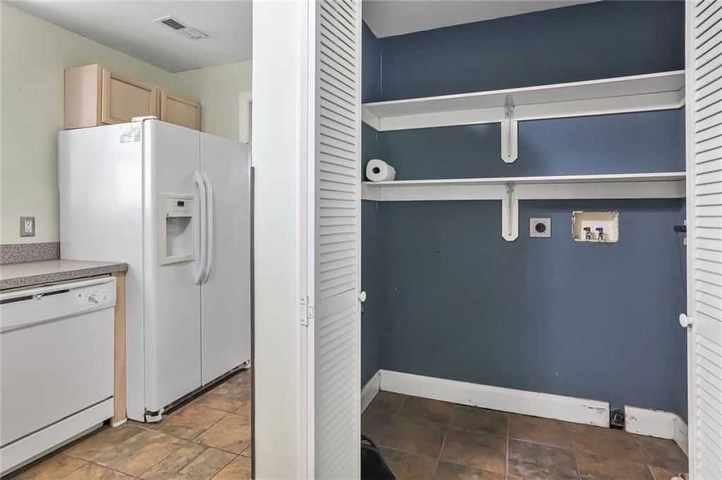 Photo 18 of 26 - 906 W 84th Street