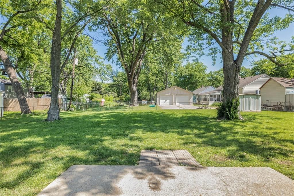 Photo 21 of 26 - 906 W 84th Street