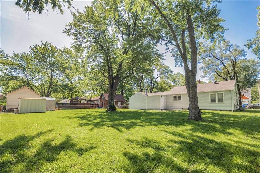 Photo 22 of 26 - 906 W 84th Street