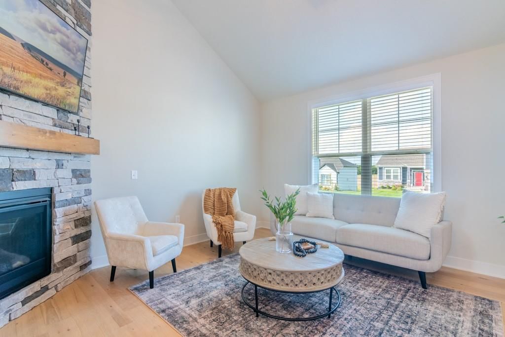 Photo 5 of 21 - 16721 Pinehurst Drive
