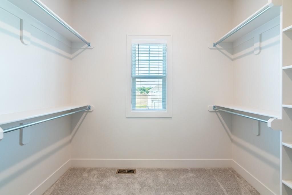 Photo 8 of 21 - 16721 Pinehurst Drive
