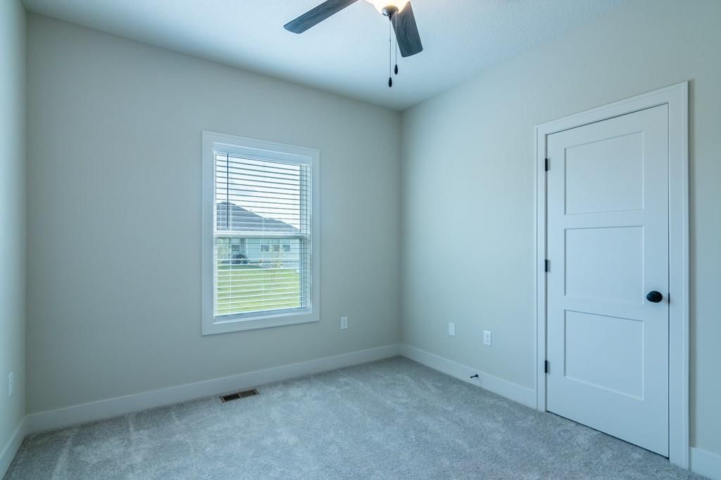Photo 15 of 21 - 16721 Pinehurst Drive