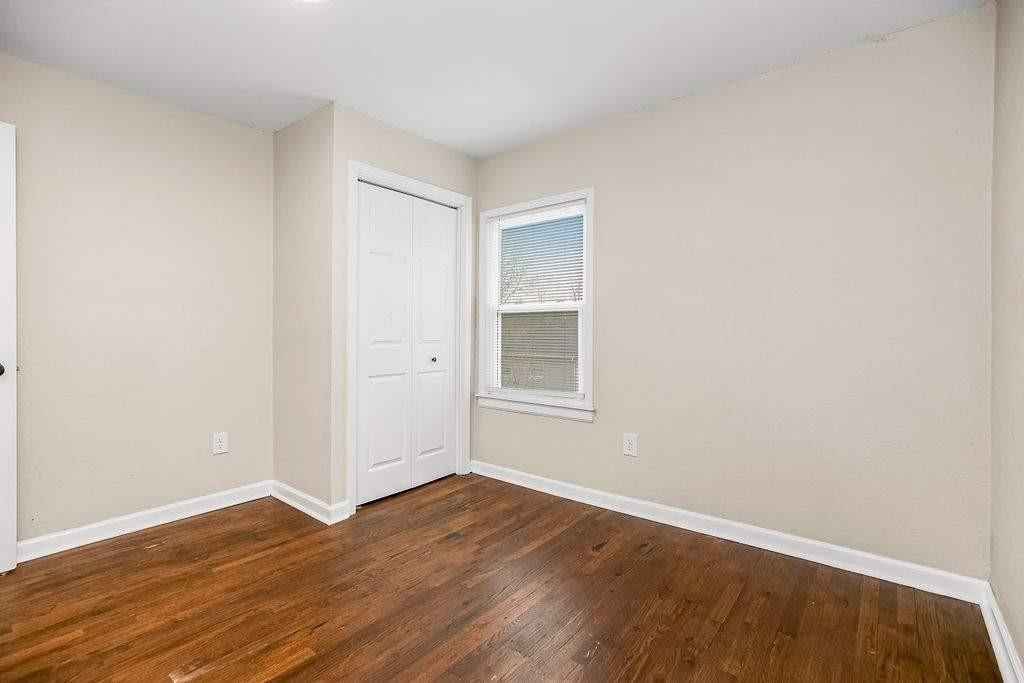 Photo 16 of 25 - 4224 Hawthorne Avenue