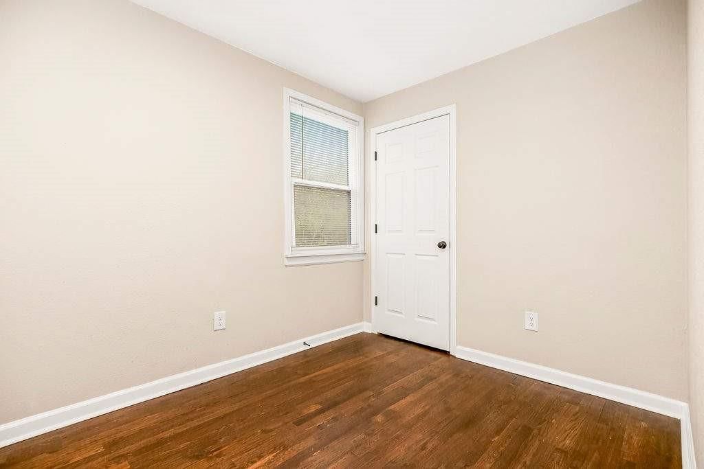 Photo 21 of 25 - 4224 Hawthorne Avenue
