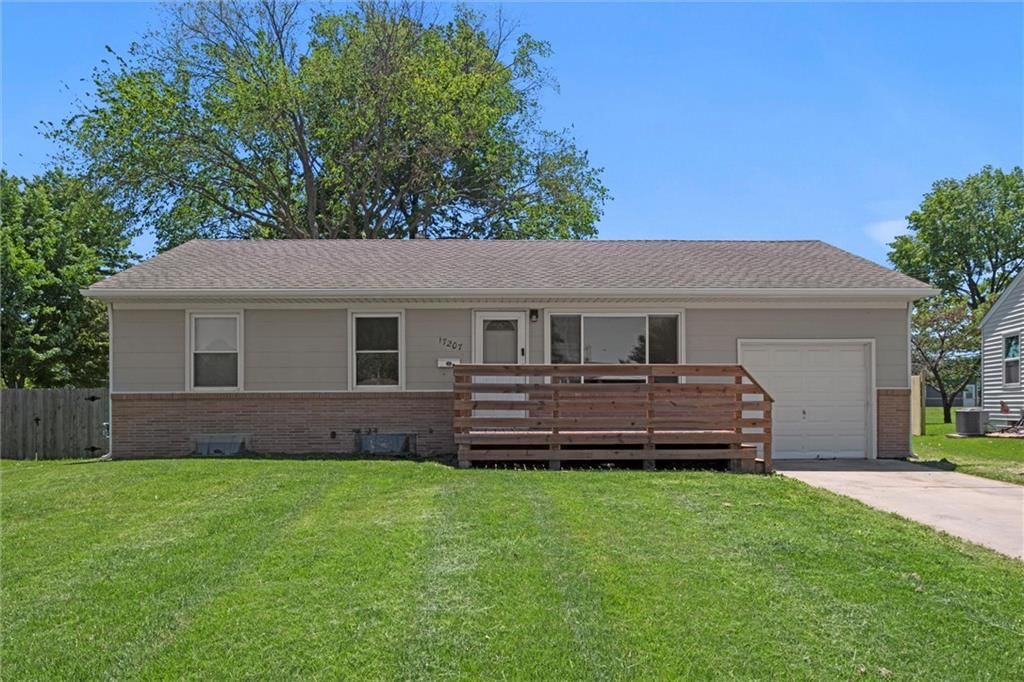 Photo 1 of 31 - 17207 E Swope Lane
