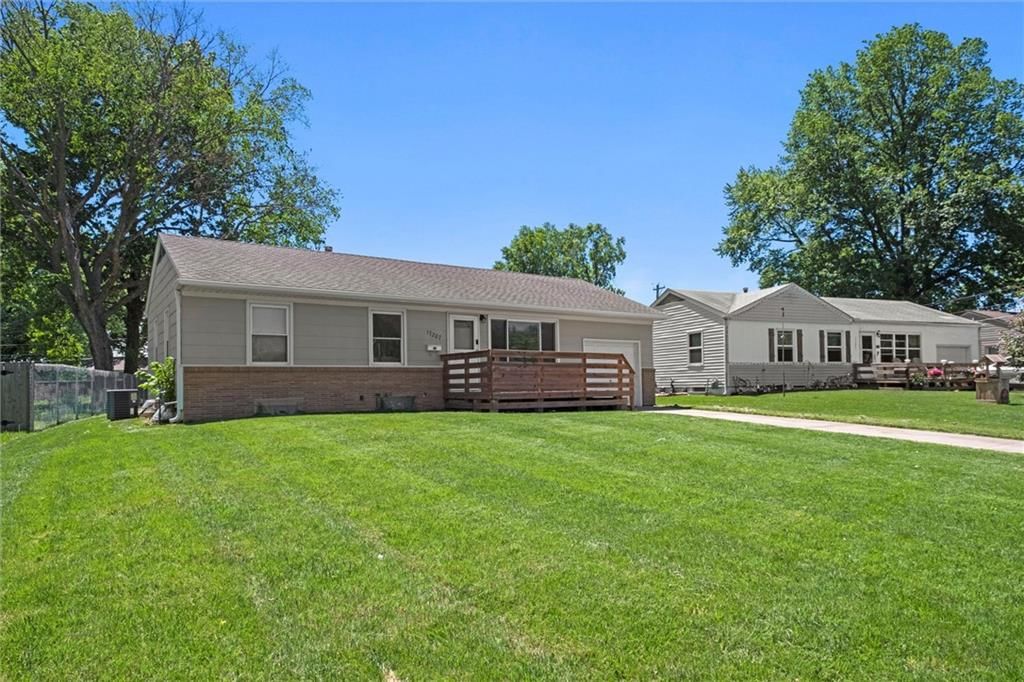Photo 3 of 31 - 17207 E Swope Lane