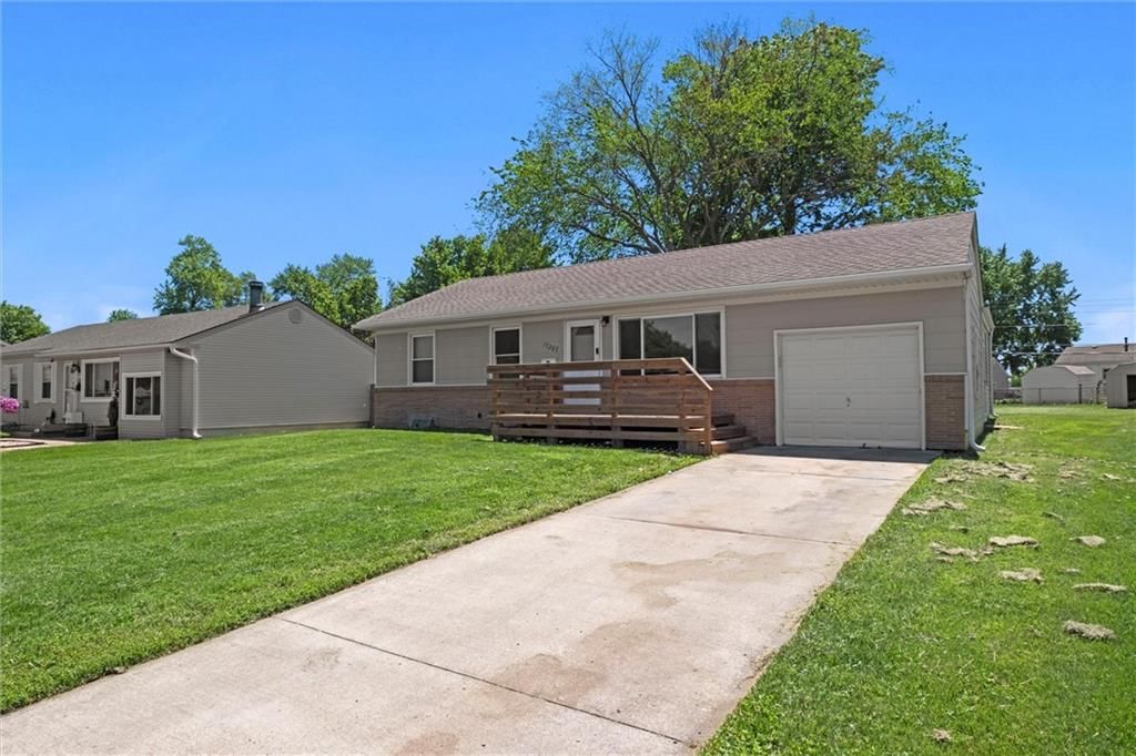 Photo 4 of 31 - 17207 E Swope Lane