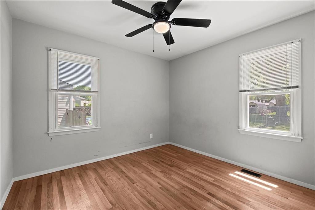 Photo 15 of 31 - 17207 E Swope Lane