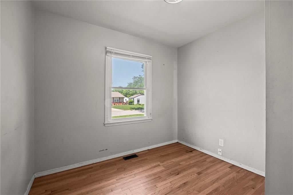 Photo 18 of 31 - 17207 E Swope Lane