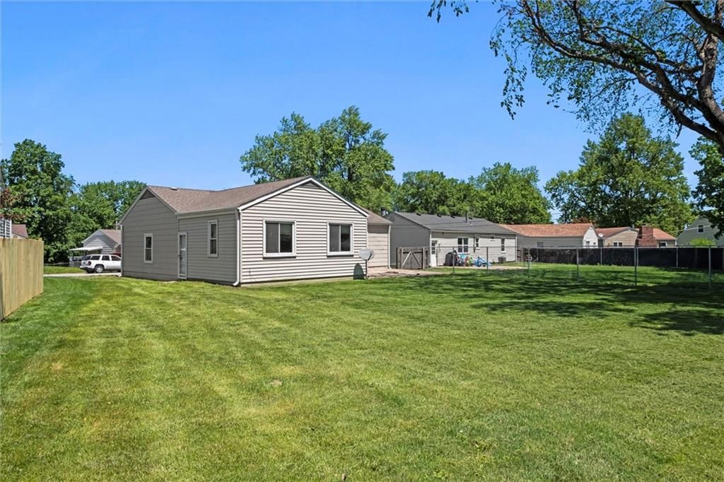 Photo 27 of 31 - 17207 E Swope Lane