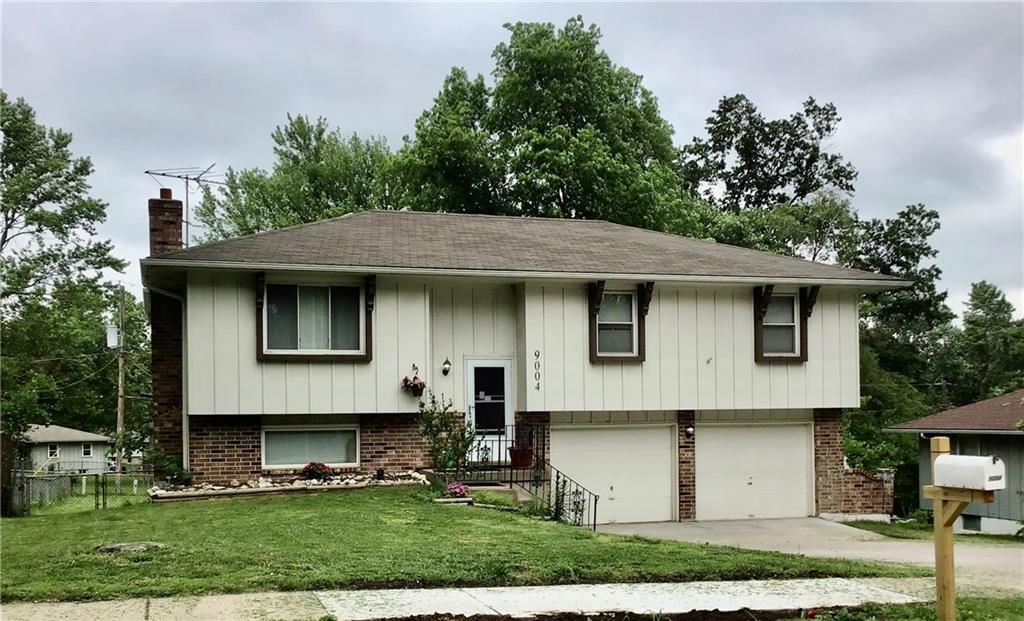 9004 W 48th Terrace, Shawnee, KS