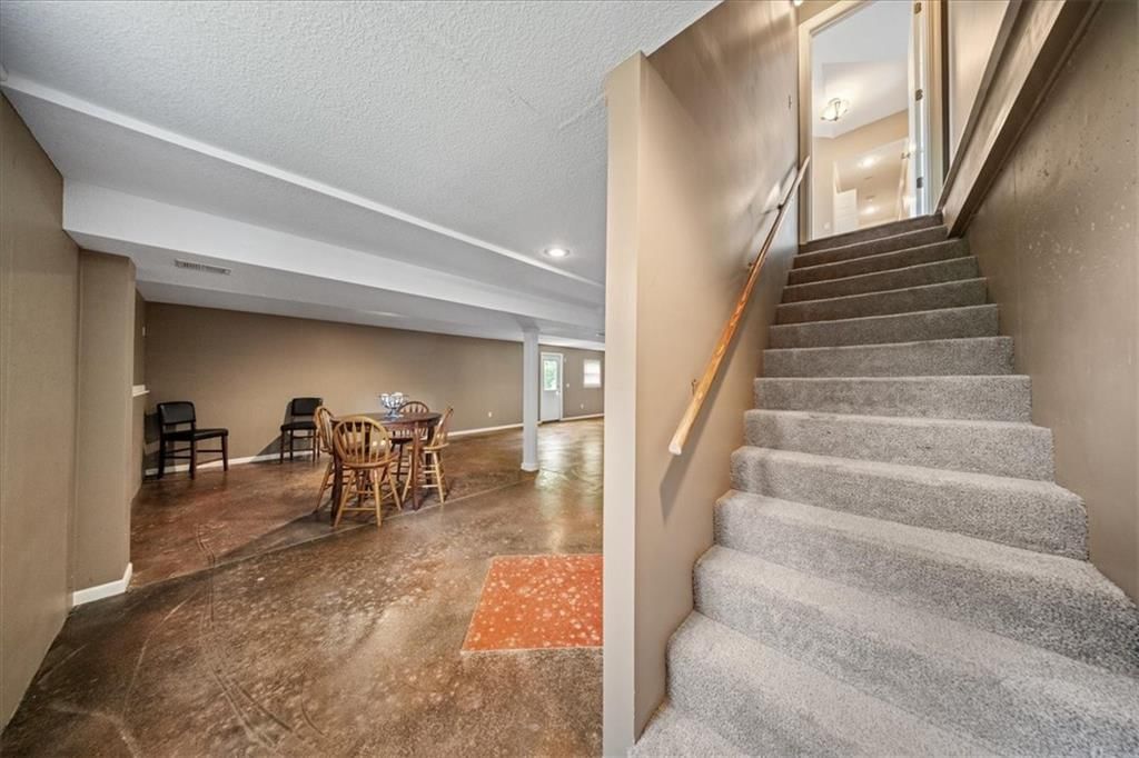 1908 NE Red Oak Lane — photo 35