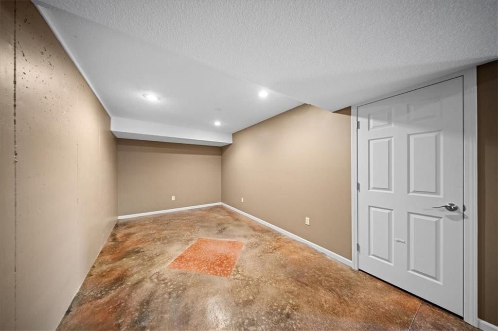 1908 NE Red Oak Lane — photo 42