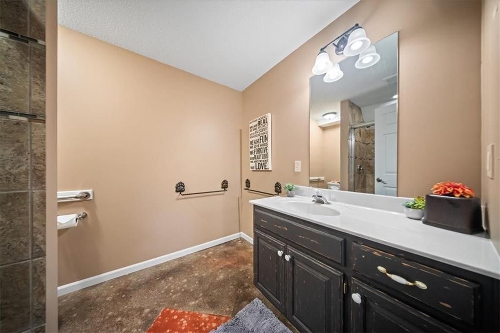1908 NE Red Oak Lane — photo 43