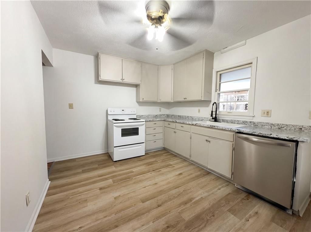 3811 Wyandotte Avenue — photo 2