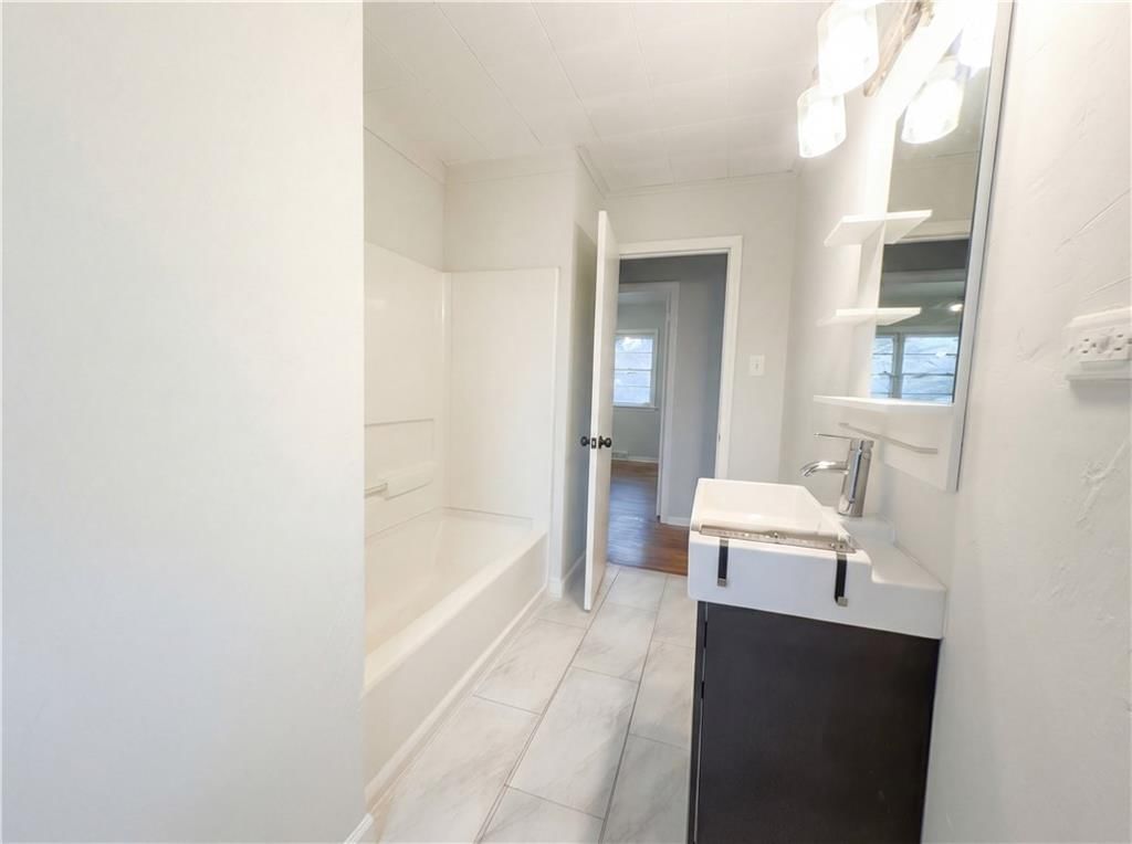 3811 Wyandotte Avenue — photo 8