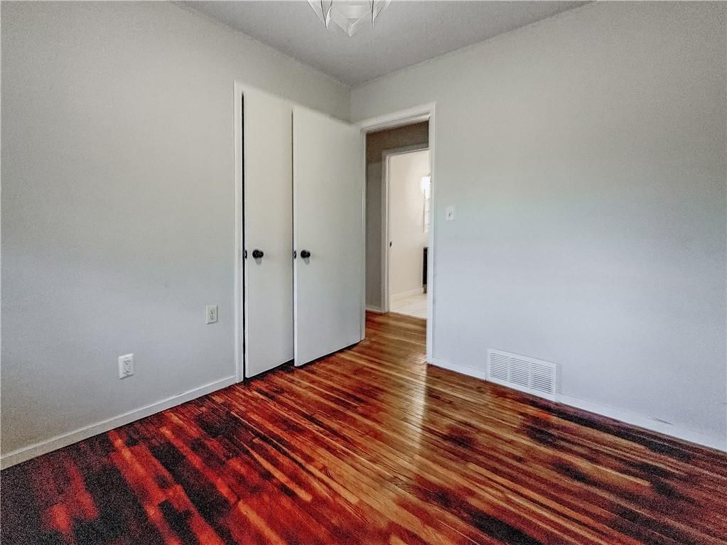 3811 Wyandotte Avenue — photo 13