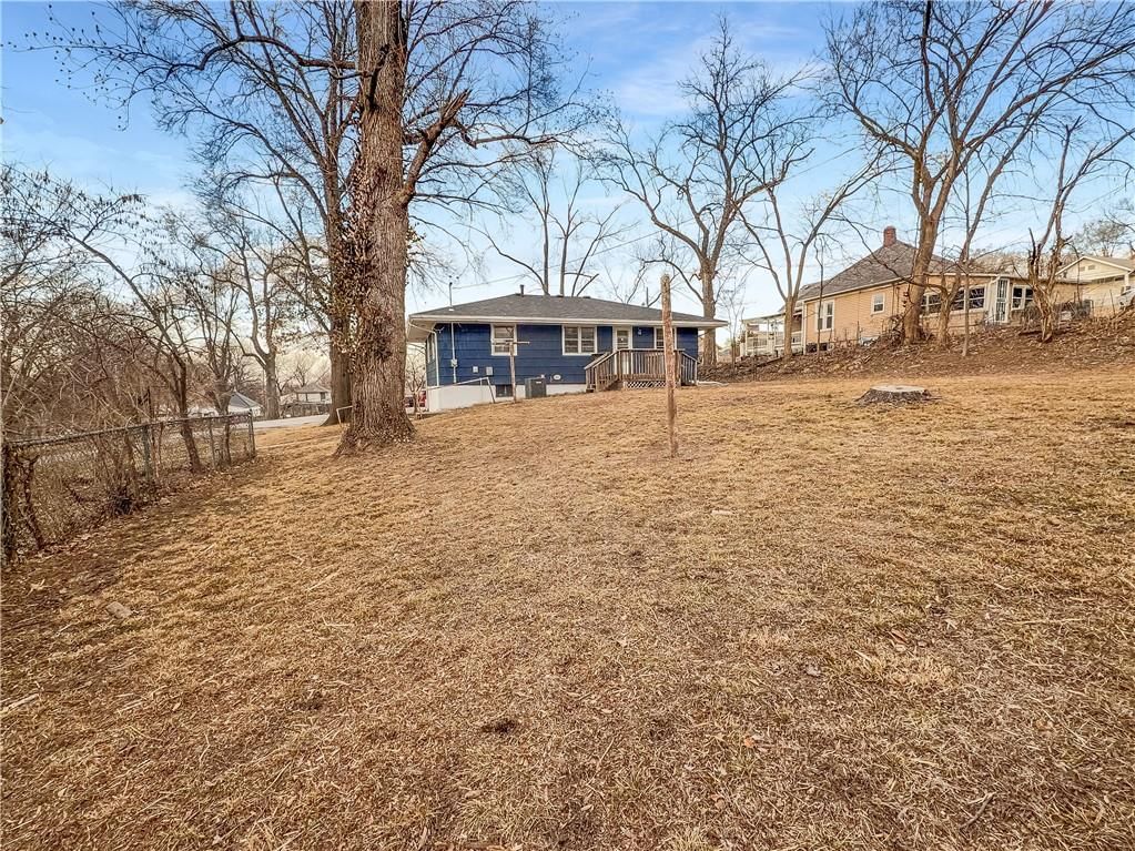 3811 Wyandotte Avenue — photo 15