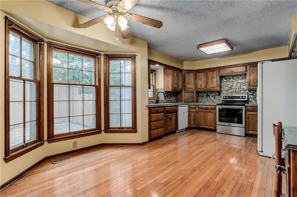 10404 Flint Street — photo 11
